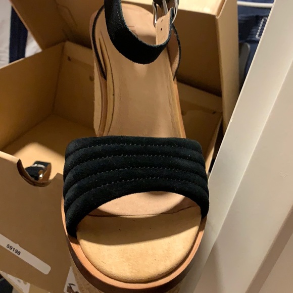 NIB UGG Laynce Sandals-Black ankle strap platform leather upper Sz 10 new in box - Picture 5 of 6